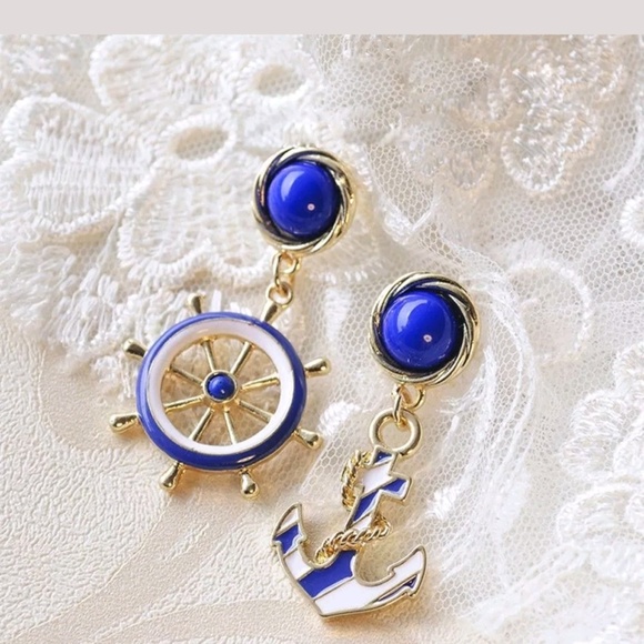 Anchor Earrings - Picture 5 of 5